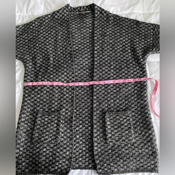 Maxsport black and grey checkered sweater/cardigan. Medium. Two front pockets. - Picture 12 of 15